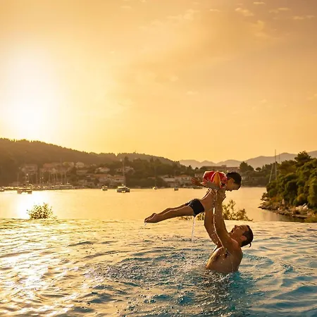 Aminess Vival Port9 Medvinjak