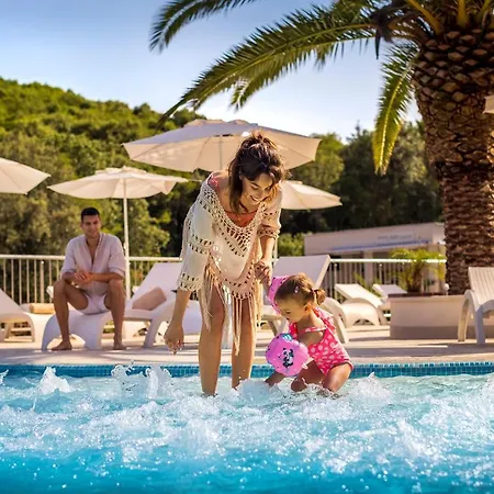 Hotel Aminess Vival Port9