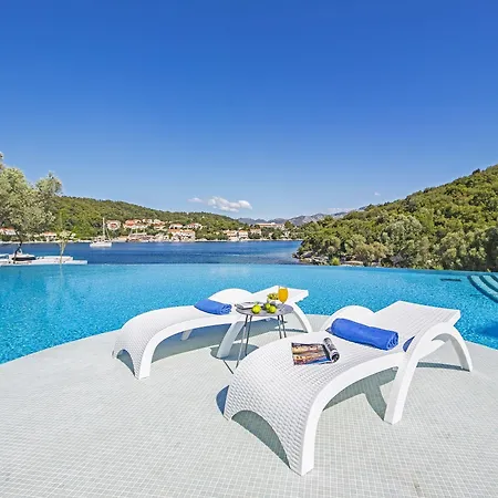 Aminess Vival Port9 Szálloda 4*
